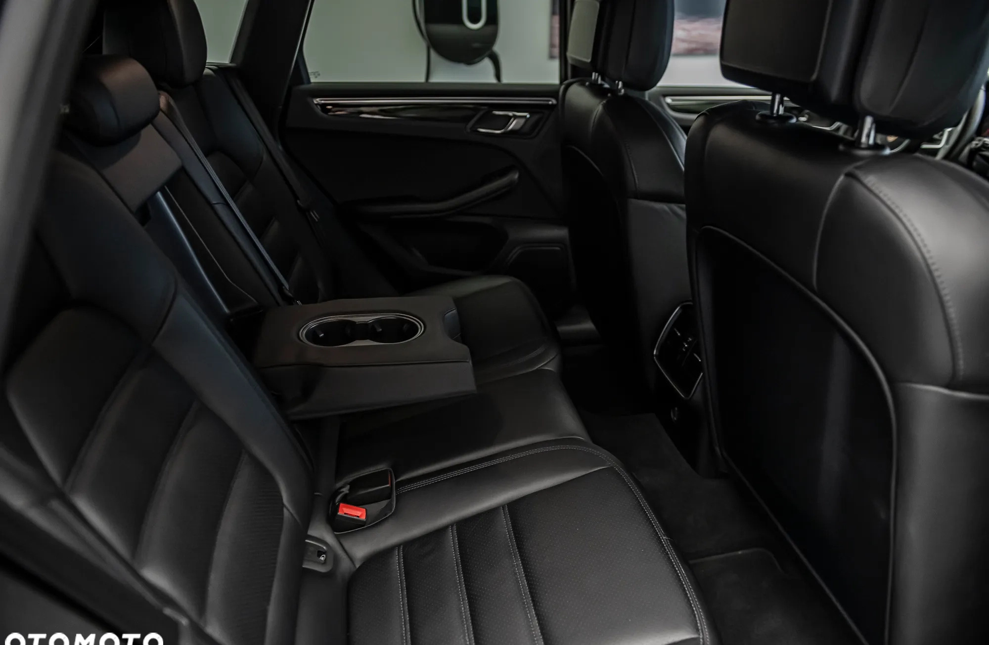 Porsche Macan cena 199000 przebieg: 74200, rok produkcji 2017 z Śrem małe 326